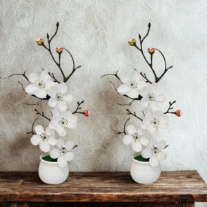 Realističan ukras u obliku cvijeta šljive