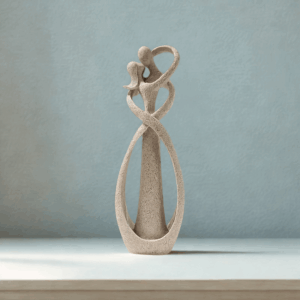 Apstraktna skulptura poljubac - bela